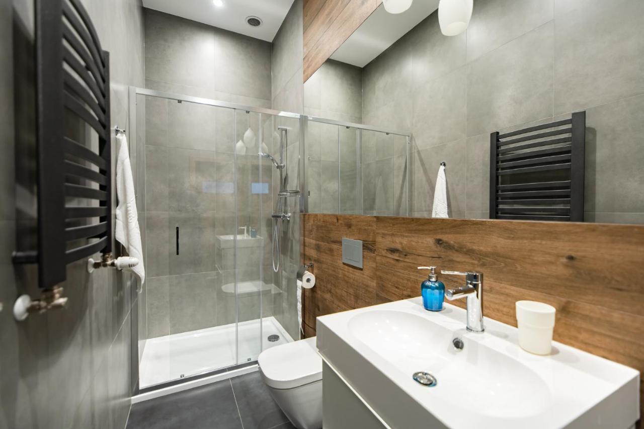 Neo Sky Apartment, Free Parking, 15 Min Walk Old Town&Kazimierz - By Homelike Kraków Exteriör bild